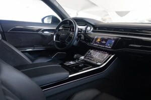 Location d'Audi A8 à Dubaï