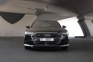 Location d'Audi A8 à Dubaï
