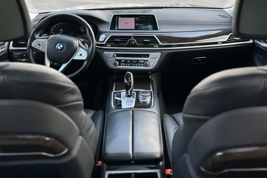 BMW 7 Series Rent in Dubai