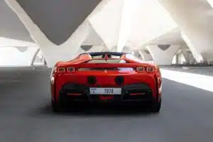 在迪拜租一辆法拉利F90 Spyder