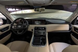 Intérieur du Nissan Patrol noir