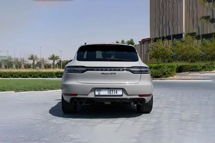 在阿联酋迪拜租用保时捷 Macan