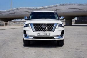 Location de Nissan Patrol 2024 à Dubaï