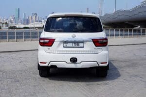 Location de Nissan Patrol 2024 à Dubaï