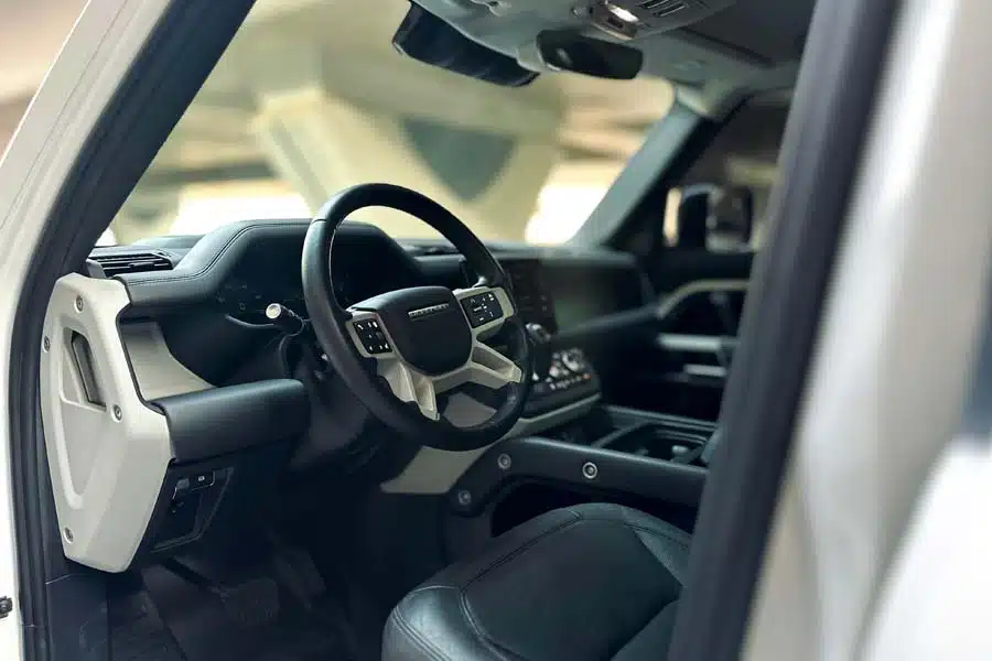 Innenraum des Land Rover Defender