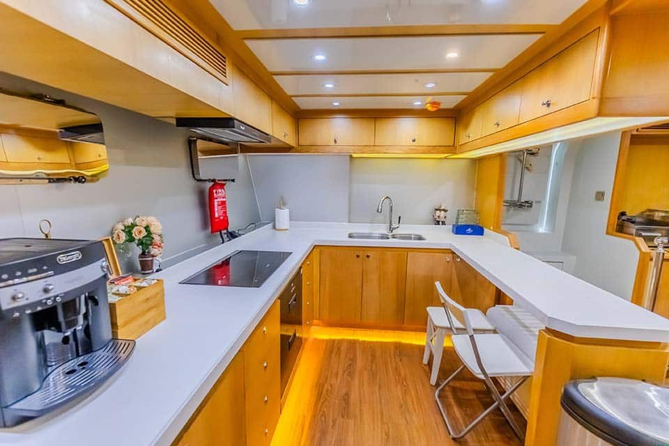 Yacht hiore in dubai uae