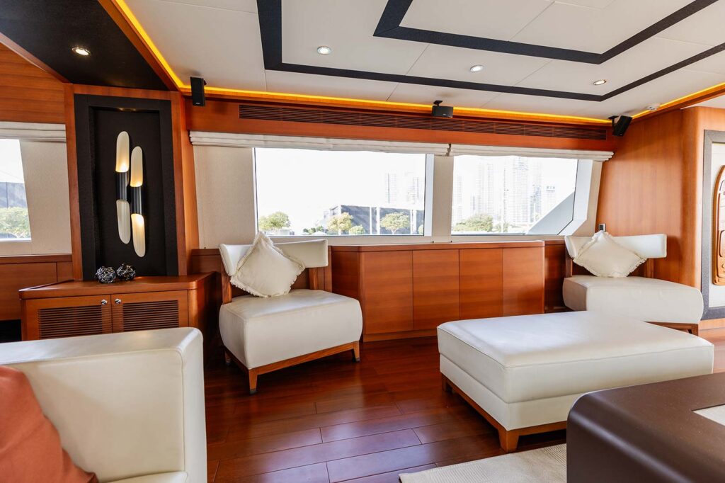 Louez un yacht à Dubaï, aux Émirats arabes unis.