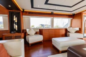 Louez un yacht à Dubaï, aux Émirats arabes unis.