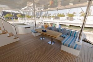 Louez un yacht à Dubaï, aux Émirats arabes unis.