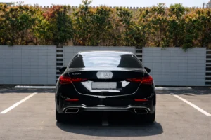 Location de Mercedes C200 à Dubaï