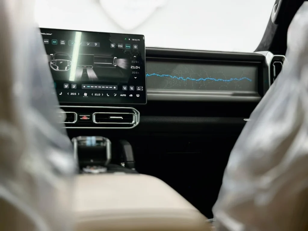 Centre console and touchscreen of the Jetour T2 2025 seen from the passenger side